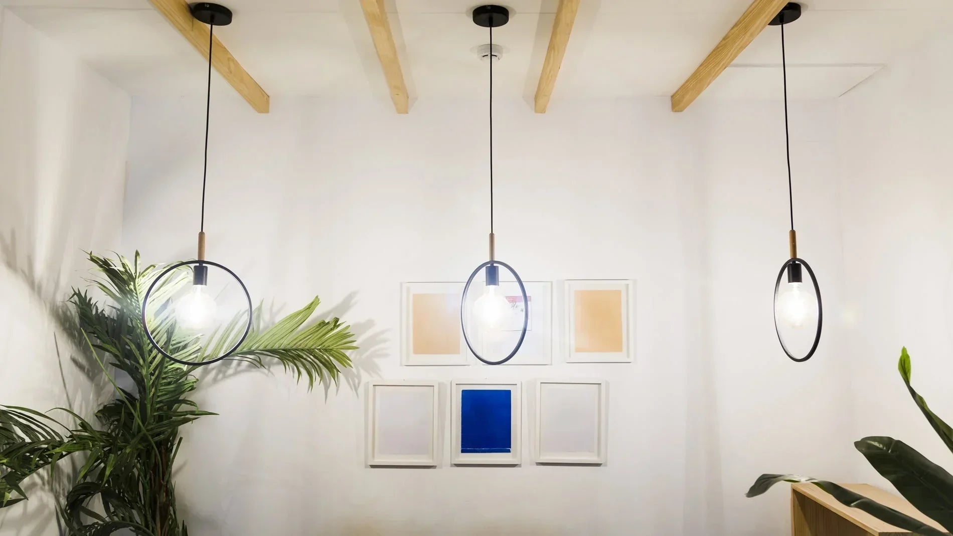 Quale lampada da soffitto scegliere per un soffitto con travi?