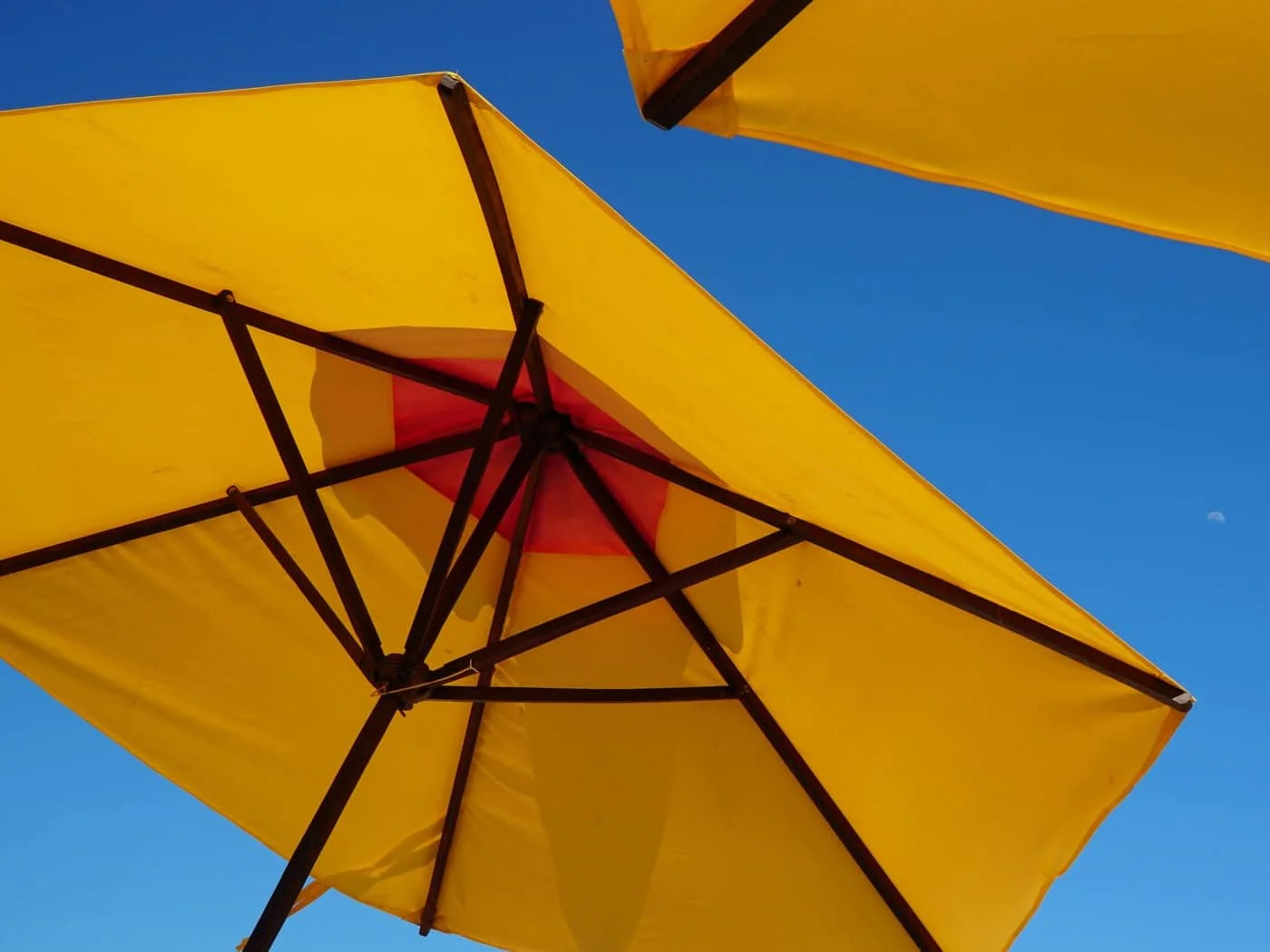 Ombrellone da balcone: come sceglierlo?