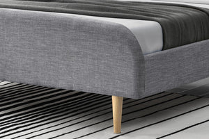Struttura letto stile scandinavo grigio chiaro con gambe in legno - 140 x 190 cm - zoom Sandvik