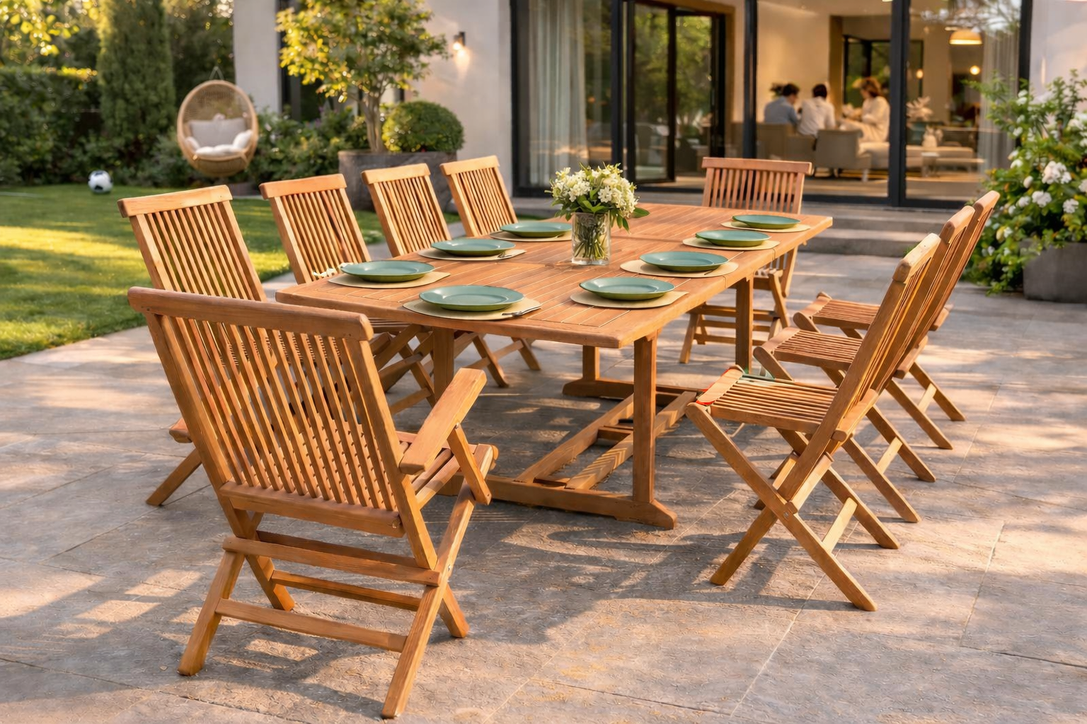 Il teak arriva in giardino