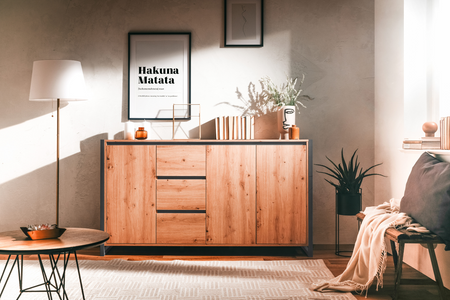 Credenza in legno Kotor con cassetti e armadi