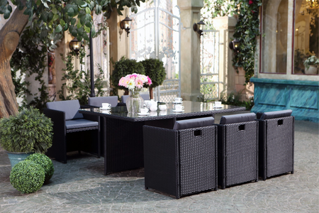 Tavolo e sedie in resina da incasso a 6 posti con fodera protettiva Miami 6 rettangolare concept u