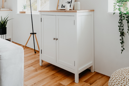 Credenza scandinava con ripiani Skadar Concept U foto d'ambiente