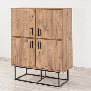 credenza vintage in legno Bresov con ante chiuse e atmosfera concept u