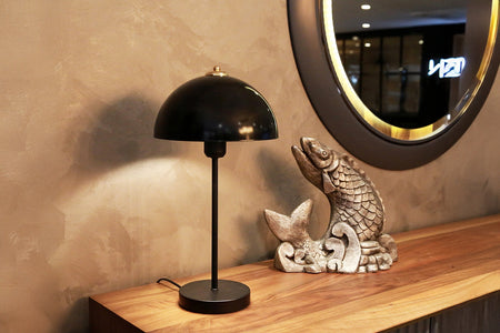 lampada da tavolo in metallo nero Agatha atmosfera concept u