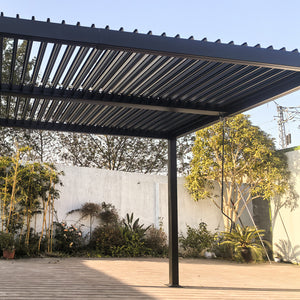 pergola nera vista dal basso aperta concept u