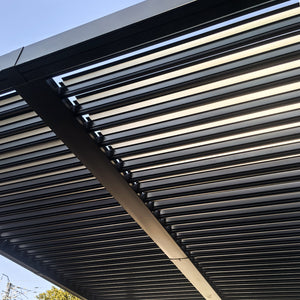 pergola nero focus vista dal basso concept u