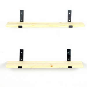 ripiani in legno bussa sfondo bianco faccia concept u