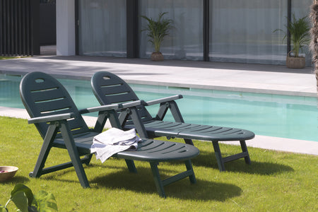 sedie a sdraio color verde scuro in stile caimano concept u