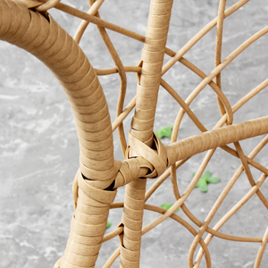 set da esterno poltrona su gambe effetto rattan e poggiapiedi con cuscino beige fascio zoom resina effetto rattan concept u