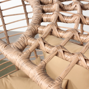 set da esterno poltrona su gambe effetto rattan e poggiapiedi cuscino di grandi dimensioni beige fasciaa struttura zoom concept u