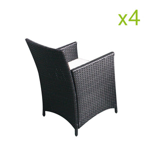 Set di 4 poltrone in resina intrecciata bianca e nera Bora su sfondo bianco