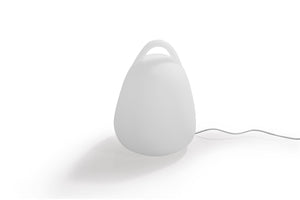 Lampada da tavolo per esterni a LED Luzia su sfondo bianco