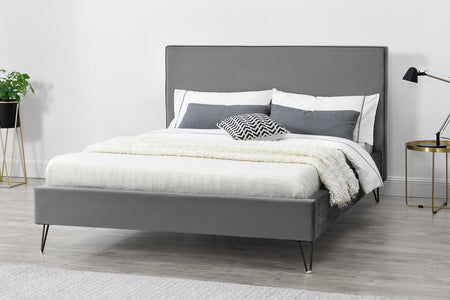 Letto 160 cm Riverside in velluto grigio e piedi neri