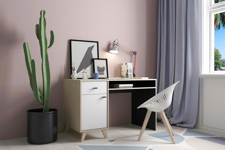 Scrivania in legno naturale con gambe in legno oblique e vano portaoggetti Leira