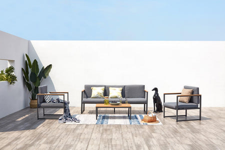 Mobili da giardino bassi in alluminio su sfondo bianco