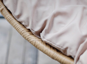 Sedia sospesa in resina intrecciata stile rattan Beige concept u